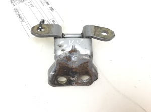 NISSAN Navara (1998–2007) Rear side door upper hinge - 2