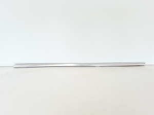Aizmugurējo sānu durvju stikla ārējā līste - 51357208568