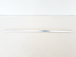 Tagumise külgukse klaasi välimine liist - 51357199782