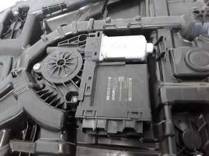 VOLVO S90 (2016–2026) Priekšējo durvju logu pacēlājs 31378593 - 3