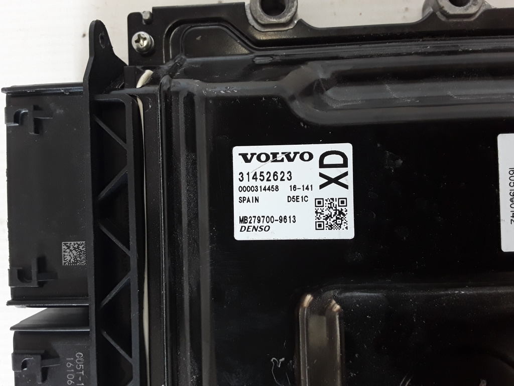 VOLVO XC60 1 generation (2008-2017) Блок управления двигателем 31452623 21020447