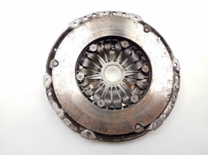 Volkswagen Golf V (2003–2009) Clutch pressure plate 03G141025F - 3