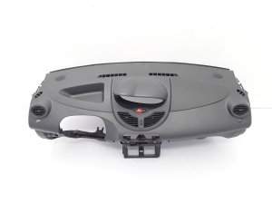 Dashboard and its parts - 681001107R
