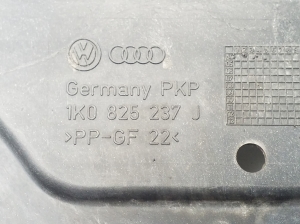 Volkswagen Golf V (2003–2009) Priekšējā dibena aizsardzība 1K0825237J - 2