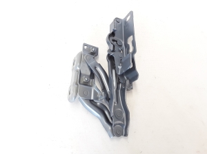 VOLVO S90 (2016–2026) Hood hinge 32219800 - 3