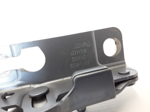  Engine cover hinge 