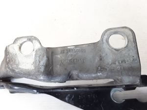  Engine cover hinge 