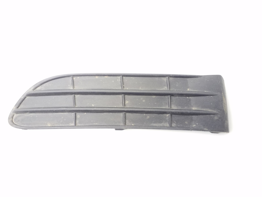 VOLVO S40 II (2004–2013) Front bumper lower grille 30744922 VOLVO S40 II (2004–2013) Front bumper lower grille 30744922