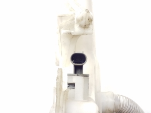 BMW 1 SERIES E87 (2003–2012) Scheibenwaschbehälter vorne - 4