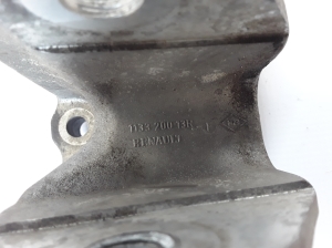  Engine holder 