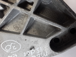  Engine holder 