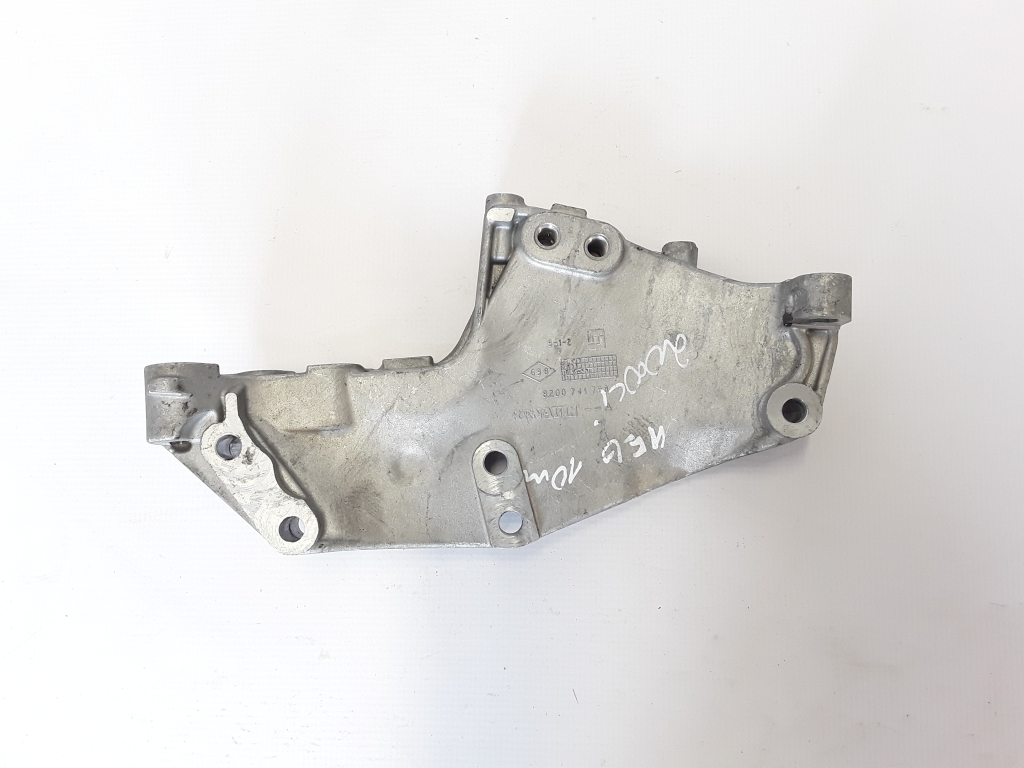 RENAULT Laguna 3 generation (2007-2015) Engine Bracket Right Side 8200741758 22318432