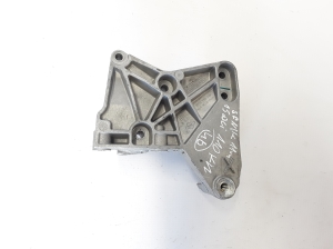 Engine bracket - 8200739777