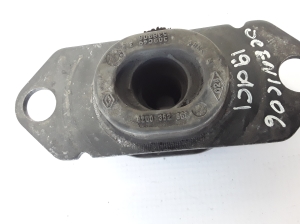 Gearbox mount - 8200352861
