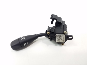   Steering wheel adjustment switch 