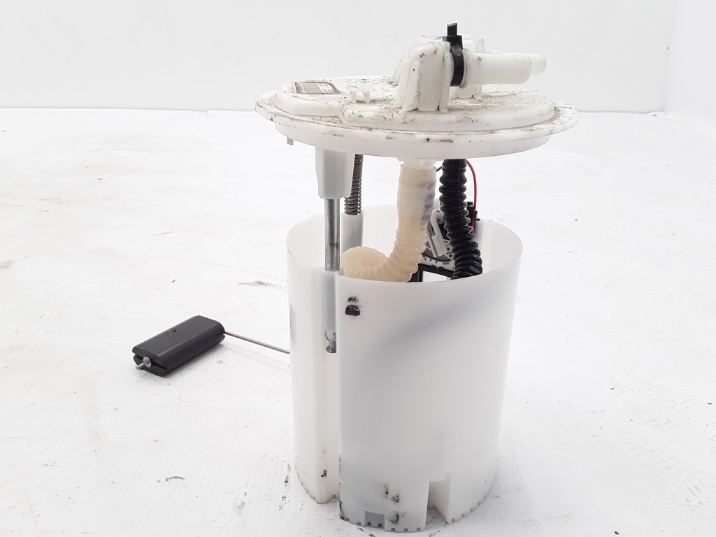 Used RENAULT Captur Fuel pump in the tank 172020033R