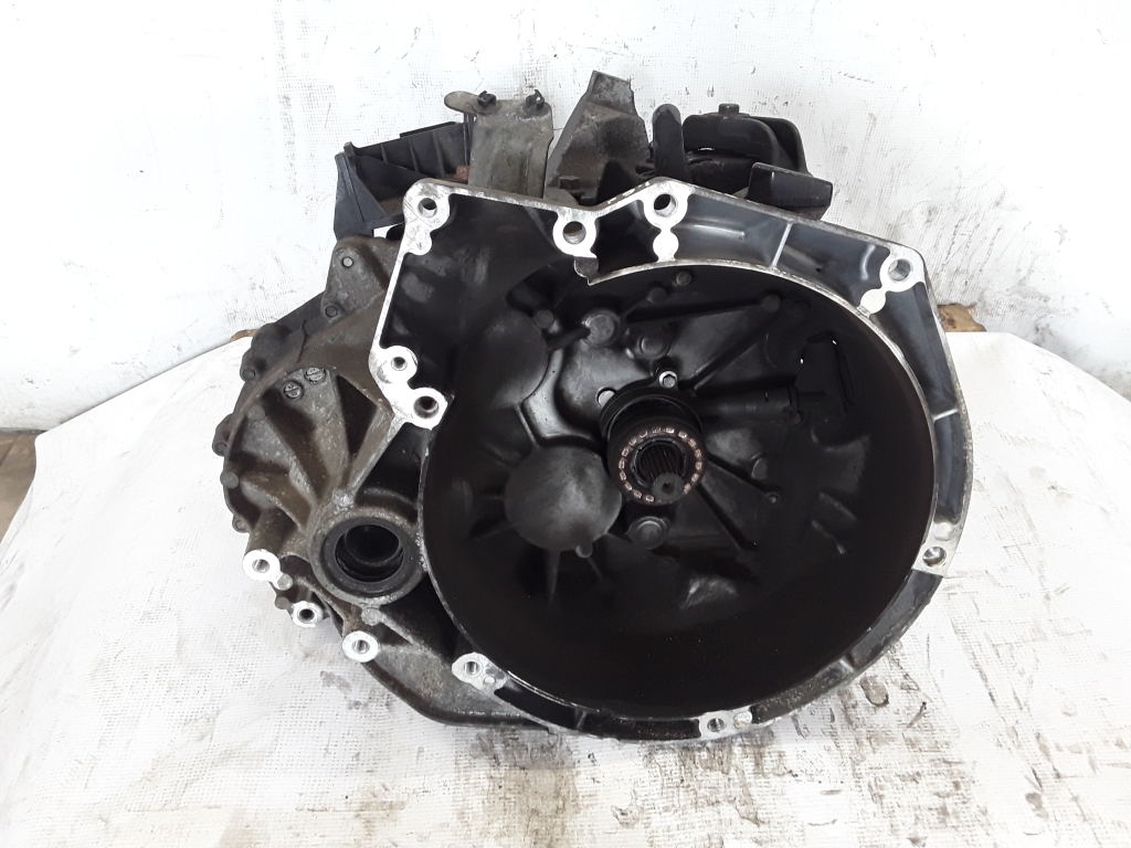 Used VOLVO V50 Gearbox D2M2A