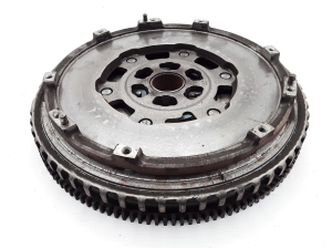  Clutch flywheel 