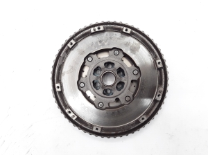  Clutch flywheel 