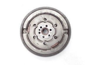  Clutch flywheel 