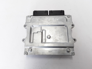 VOLVO XC40 (2017–2026) Engine control unit 32203481 - 4