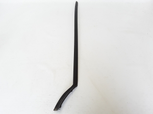  Windscreen strut outer 