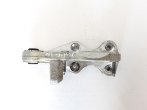  Front axle bracket 