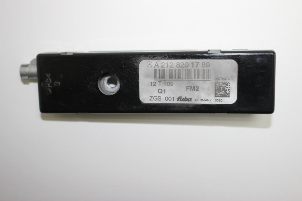 Mercedes Benz E-Class W212 (2009–2015) Antenas pastiprinātājs A2128201789 Mercedes Benz E-Class W212 (2009–2015) Antenas pastiprinātājs A2128201789