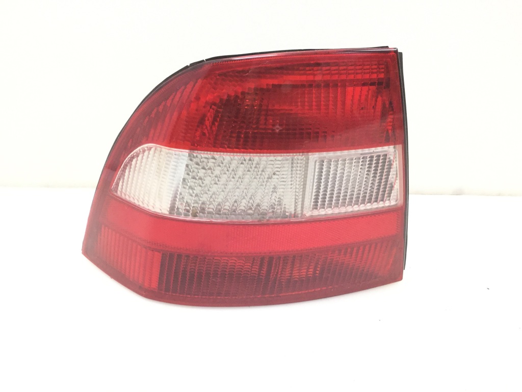Opel Vectra B (1995–2002) Hintere Eckleuchte und ihre Teile Opel Vectra B (1995–2002) Hintere Eckleuchte und ihre Teile