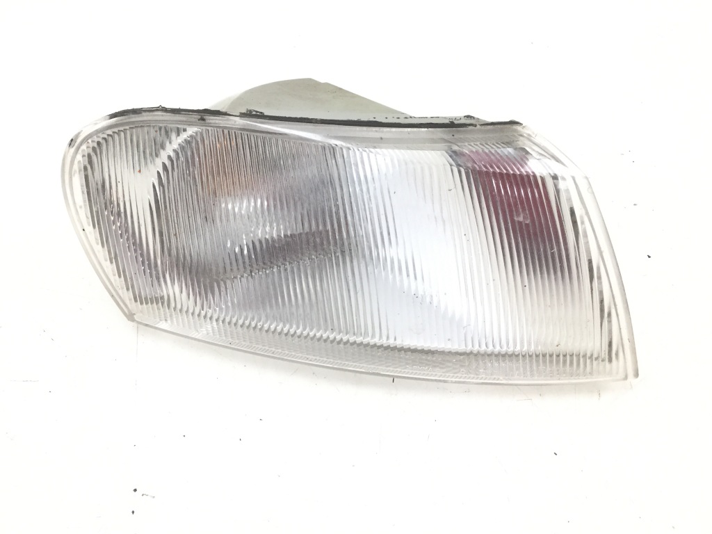 Opel Vectra B (1995–2002) Eesmine suunatuli 90464684 Opel Vectra B (1995–2002) Eesmine suunatuli 90464684