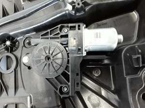 VOLVO S90 (2016–2026) Aizmugurējo durvju logu pacēlājs 31378602 - 4