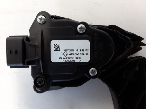 RENAULT Twingo III (2014–2026) Accelerator pedal 180025148R - 4