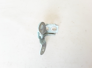 RENAULT Twingo III (2014–2026) Rear side door upper hinge 824000630R - 2