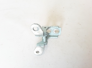 RENAULT Twingo III (2014–2026) Rear side door upper hinge 824000630R - 2
