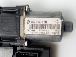 RENAULT Megane III (2008–2016) Priekšējo durvju logu pacēlājs 807312786R - 5