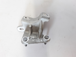  Engine holder 