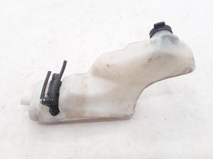  Windscreen washer tank front 