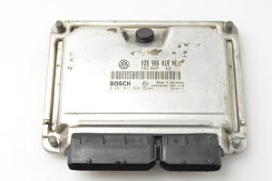 Calculateur moteur - 038906018NE