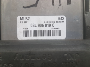 AUDI A4 B8 (2007–2016) Engine control unit 03L906019C - 3