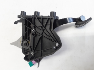 RENAULT Latitude (2010–2017) Piduripedaal 465010032R - 2