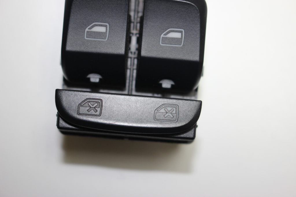 AUDI A4 (8K2, B8) Кнопка стеклоподъемника передней правой двери 8K0959851D 21439405