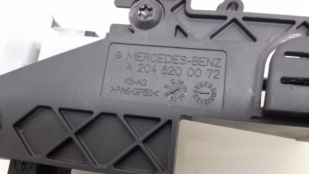 MERCEDES-BENZ GLK-Class X204 (2008-2015) Kuro (degalų) bako dangtelio užraktas A2048200072 20975130
