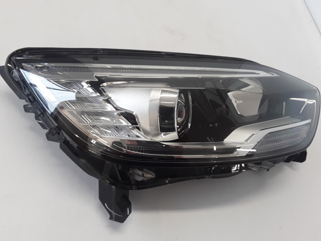 Used RENAULT Scenic Headlights 260101685R