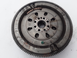  Clutch flywheel 