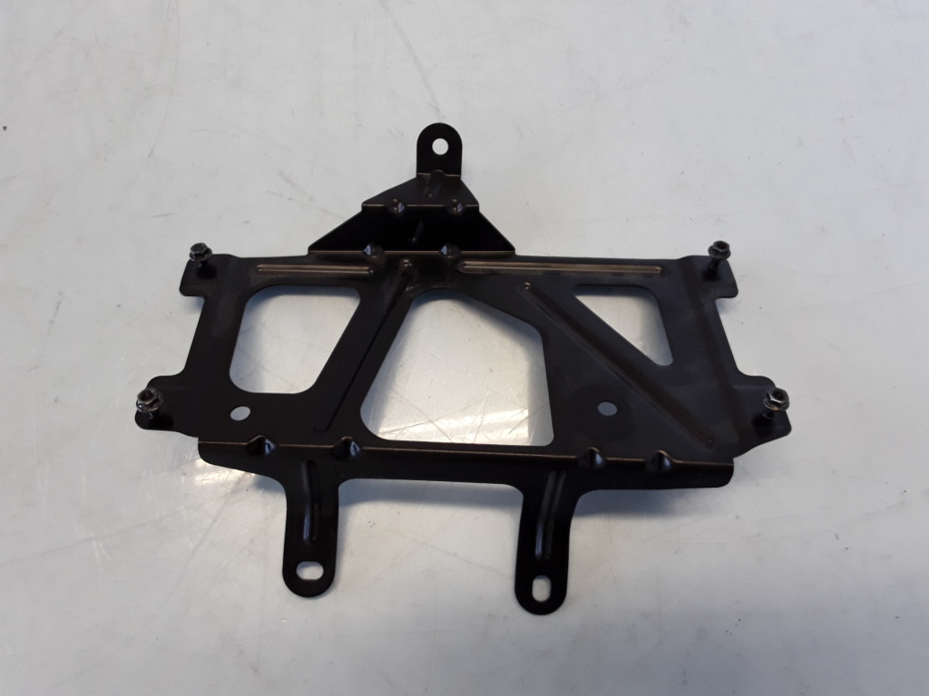 BMW 5 SERIES F11 (2010–2017) Other bracket 23310110 BMW 5 SERIES F11 (2010–2017) Other bracket 23310110