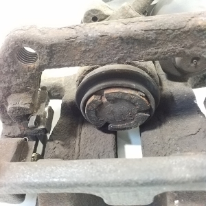  Rear brake caliper 