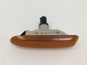 Front fender turn signal - 8370720