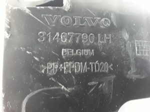 VOLVO XC90 (2015–2024) Ein weiteres Detail des hinteren Stoßfängerträgers - 2