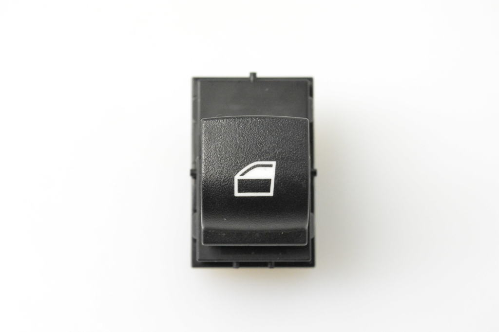 BMW 1 SERIES F20 (2010–2026) Tagumise külgukse aknalüliti 9208107 BMW 1 SERIES F20 (2010–2026) Tagumise külgukse aknalüliti 9208107