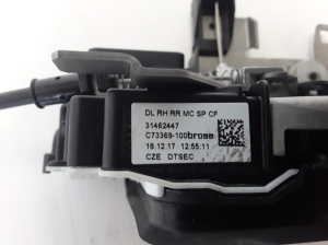 VOLVO XC60 (2017–2026) Rear side door lock 31462447 - 3